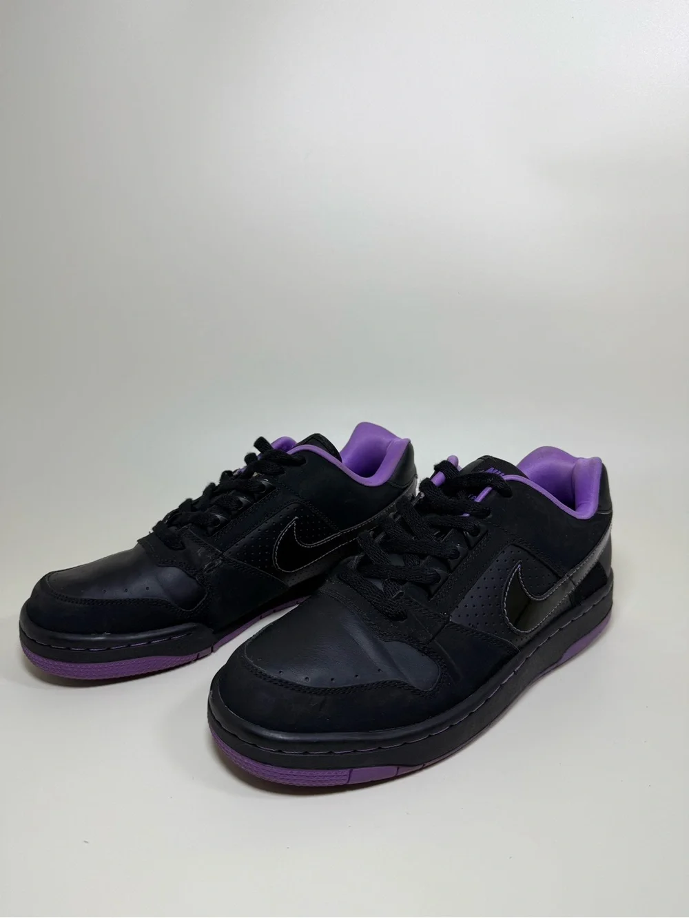 Nike Black Purple Low Top Sneakers Youth 7Y